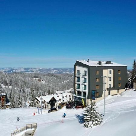 Aparthotel Rajska Яхорина Екстериор снимка