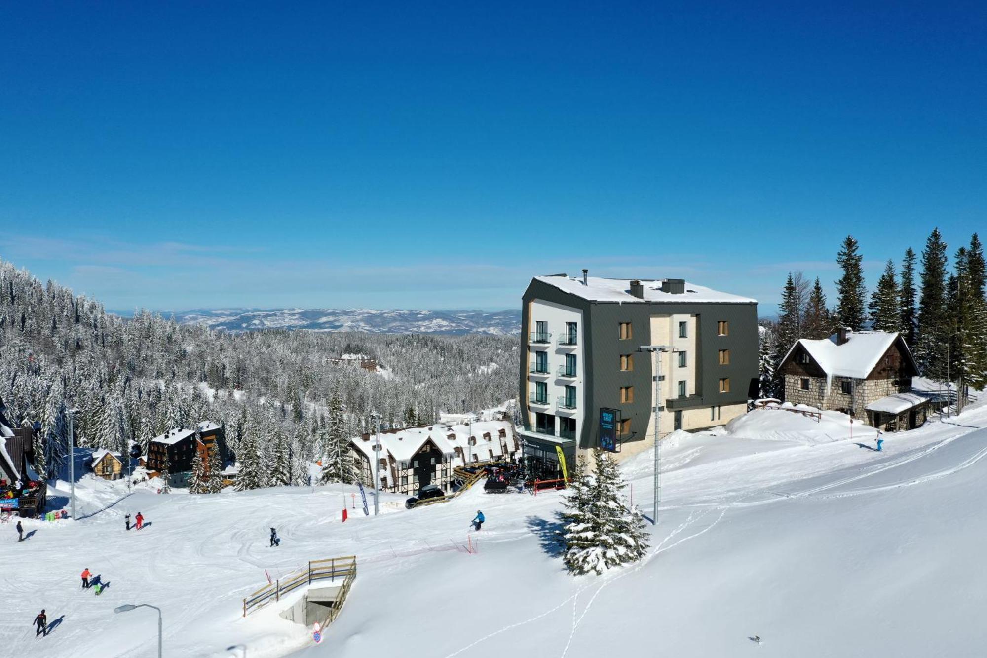 Aparthotel Rajska Яхорина Екстериор снимка