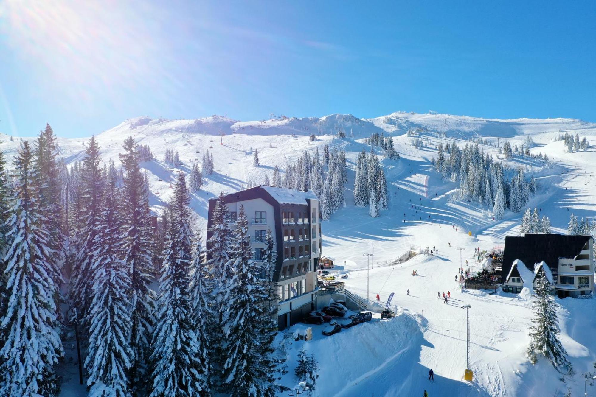 Aparthotel Rajska Яхорина Екстериор снимка