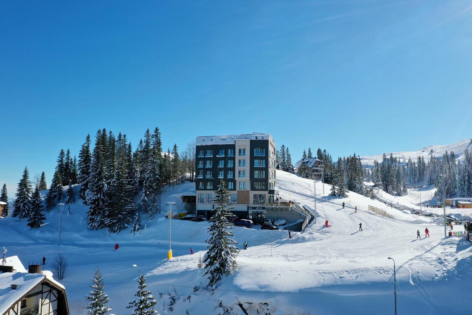 Aparthotel Rajska Яхорина Екстериор снимка