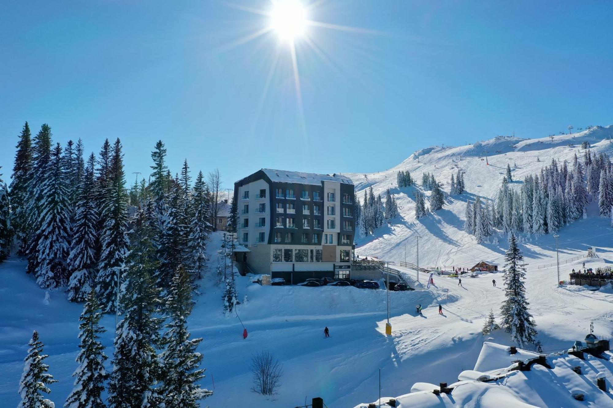 Aparthotel Rajska Яхорина Екстериор снимка