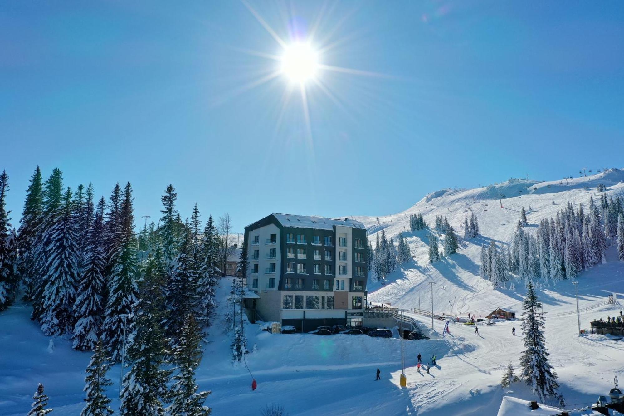 Aparthotel Rajska Яхорина Екстериор снимка