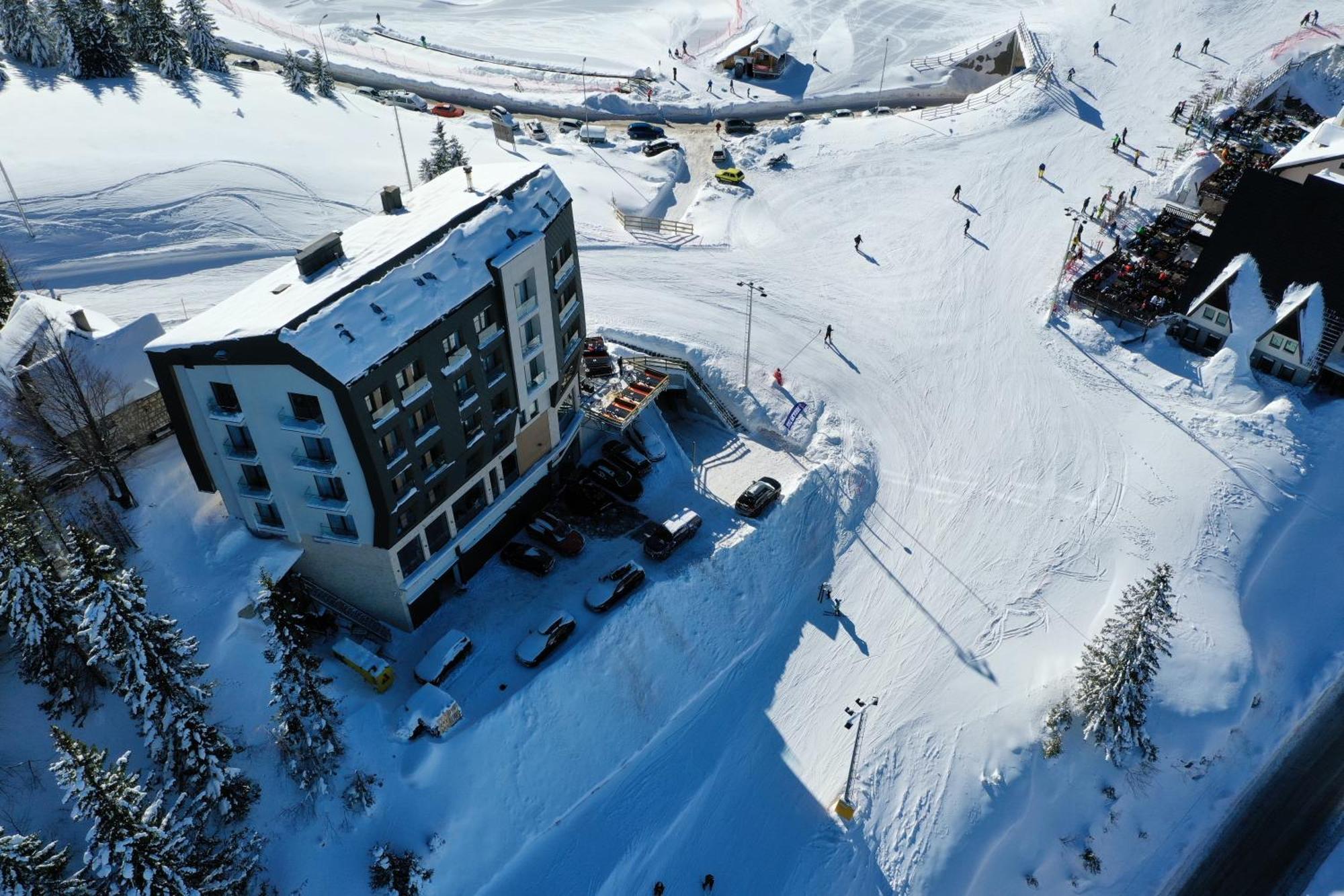 Aparthotel Rajska Яхорина Екстериор снимка
