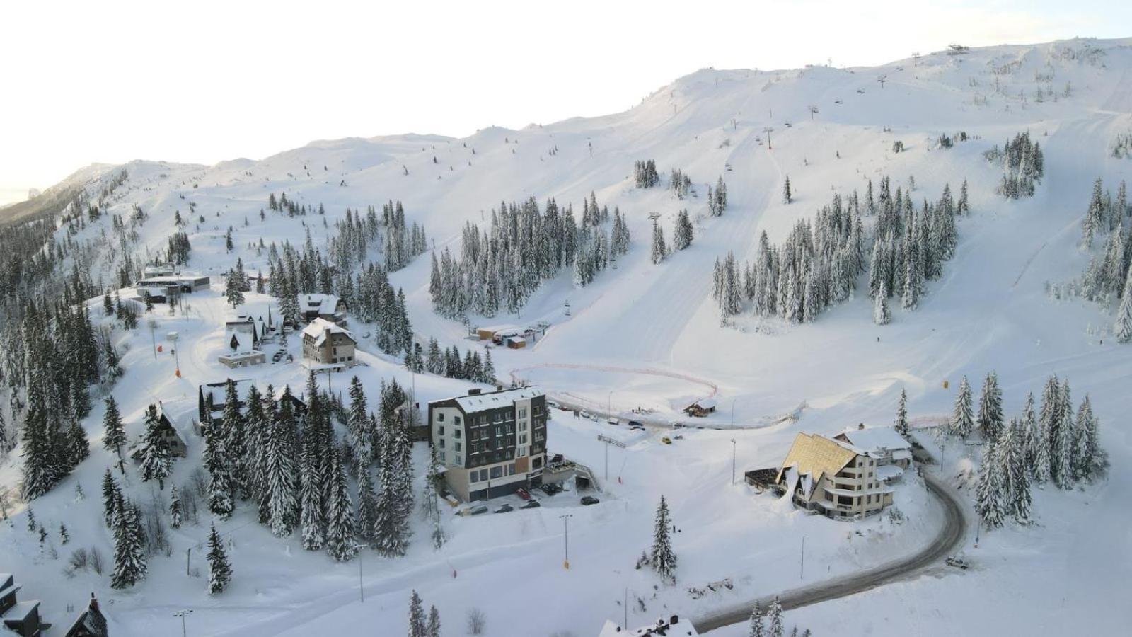 Aparthotel Rajska Яхорина Екстериор снимка