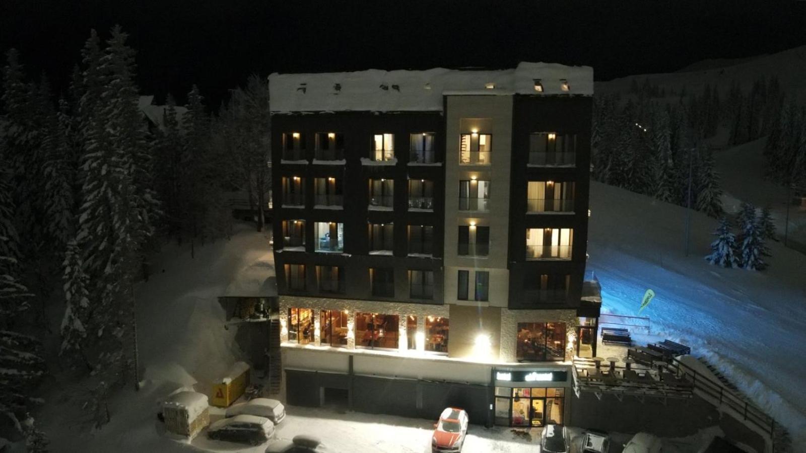 Aparthotel Rajska Яхорина Екстериор снимка