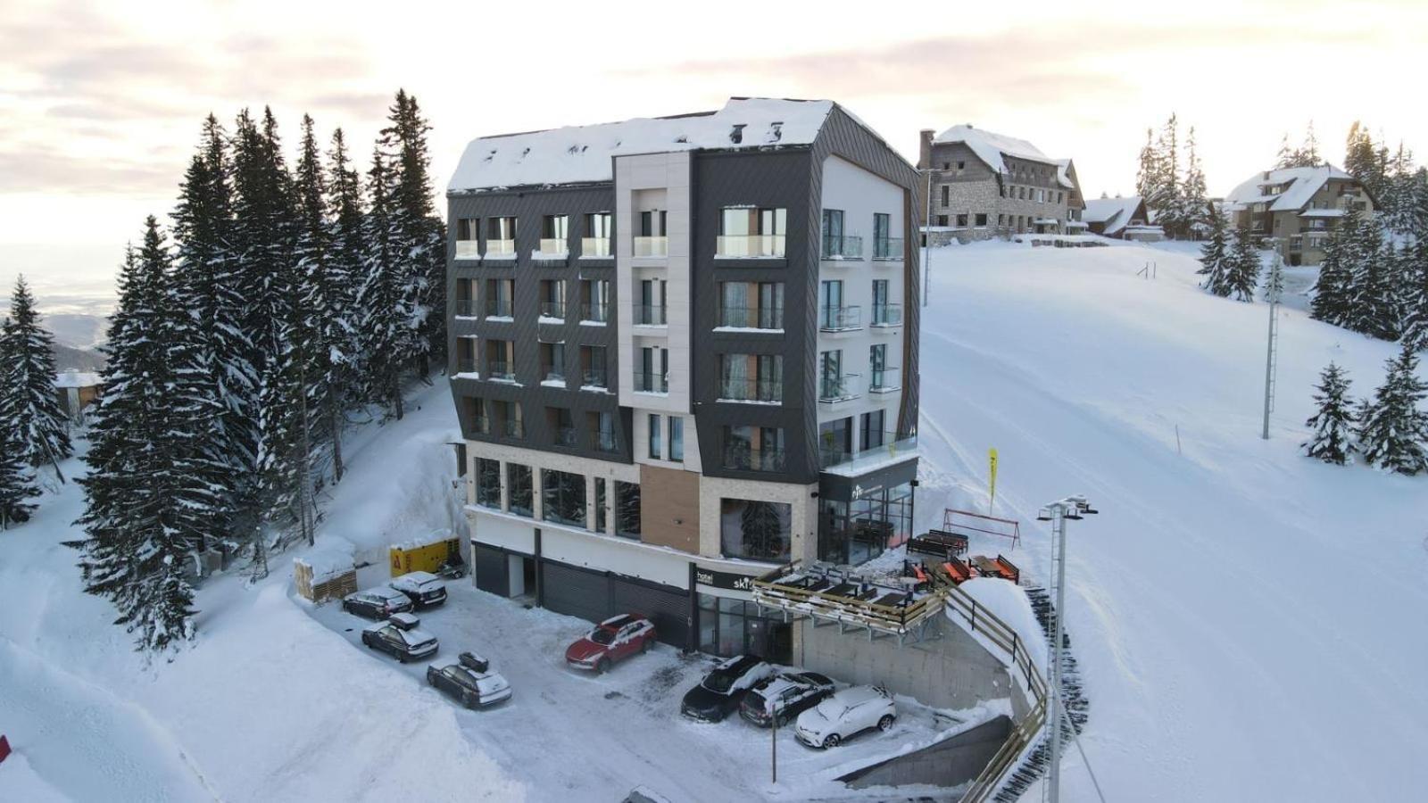 Aparthotel Rajska Яхорина Екстериор снимка