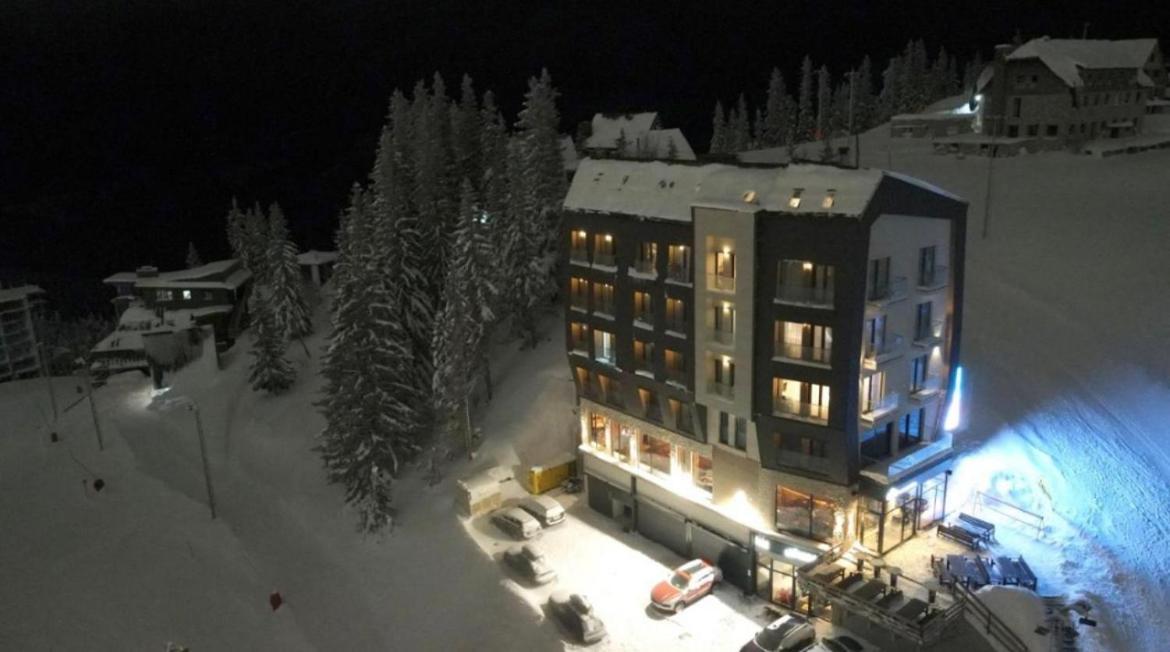 Aparthotel Rajska Яхорина Екстериор снимка