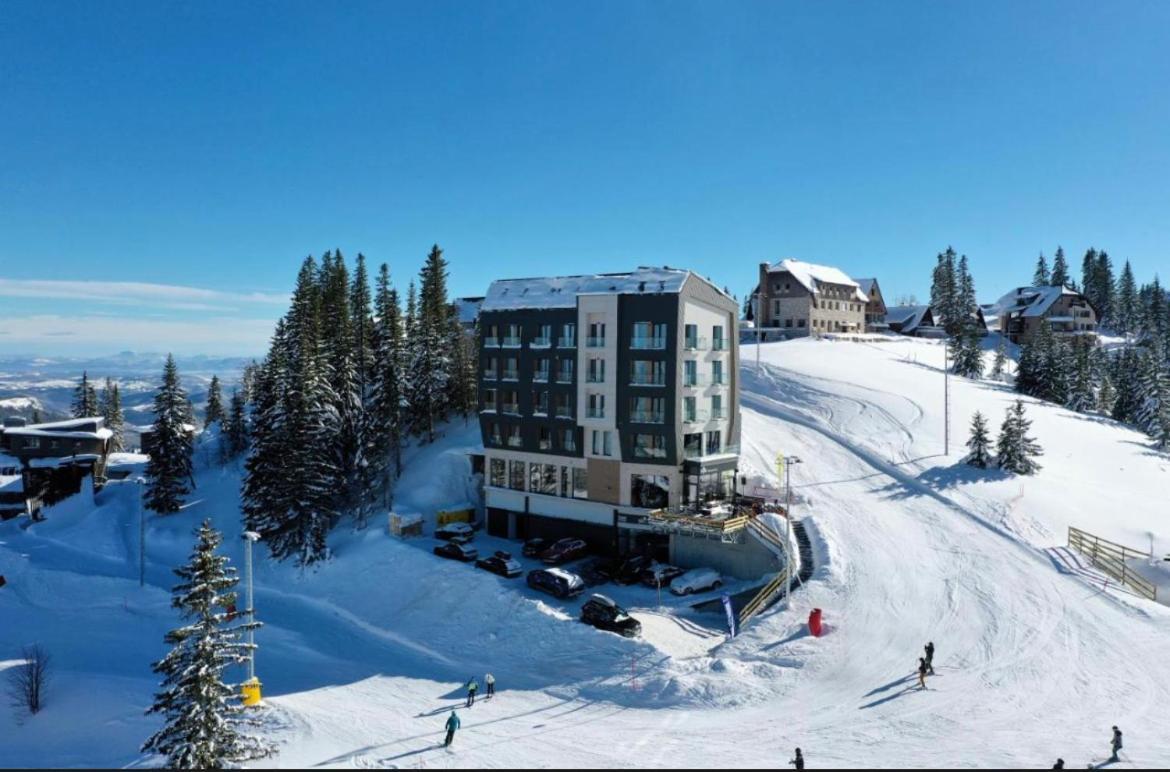 Aparthotel Rajska Яхорина Екстериор снимка