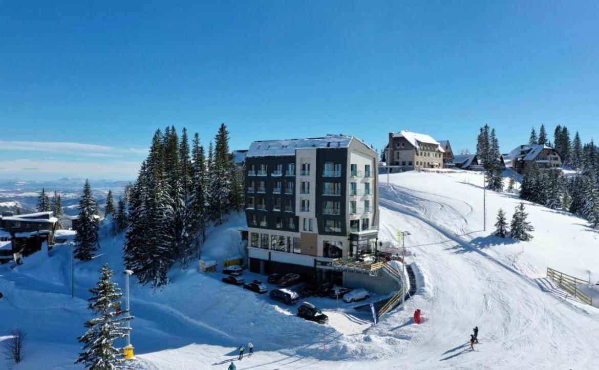 Aparthotel Rajska Яхорина Екстериор снимка