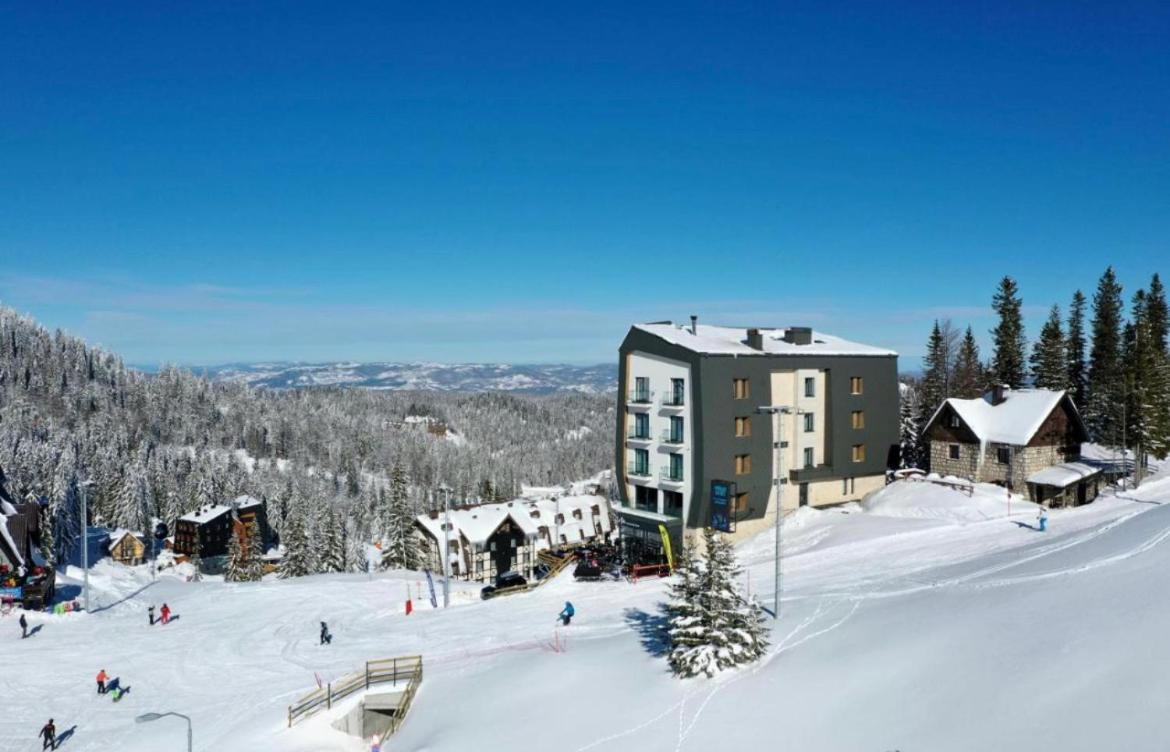 Aparthotel Rajska Яхорина Екстериор снимка